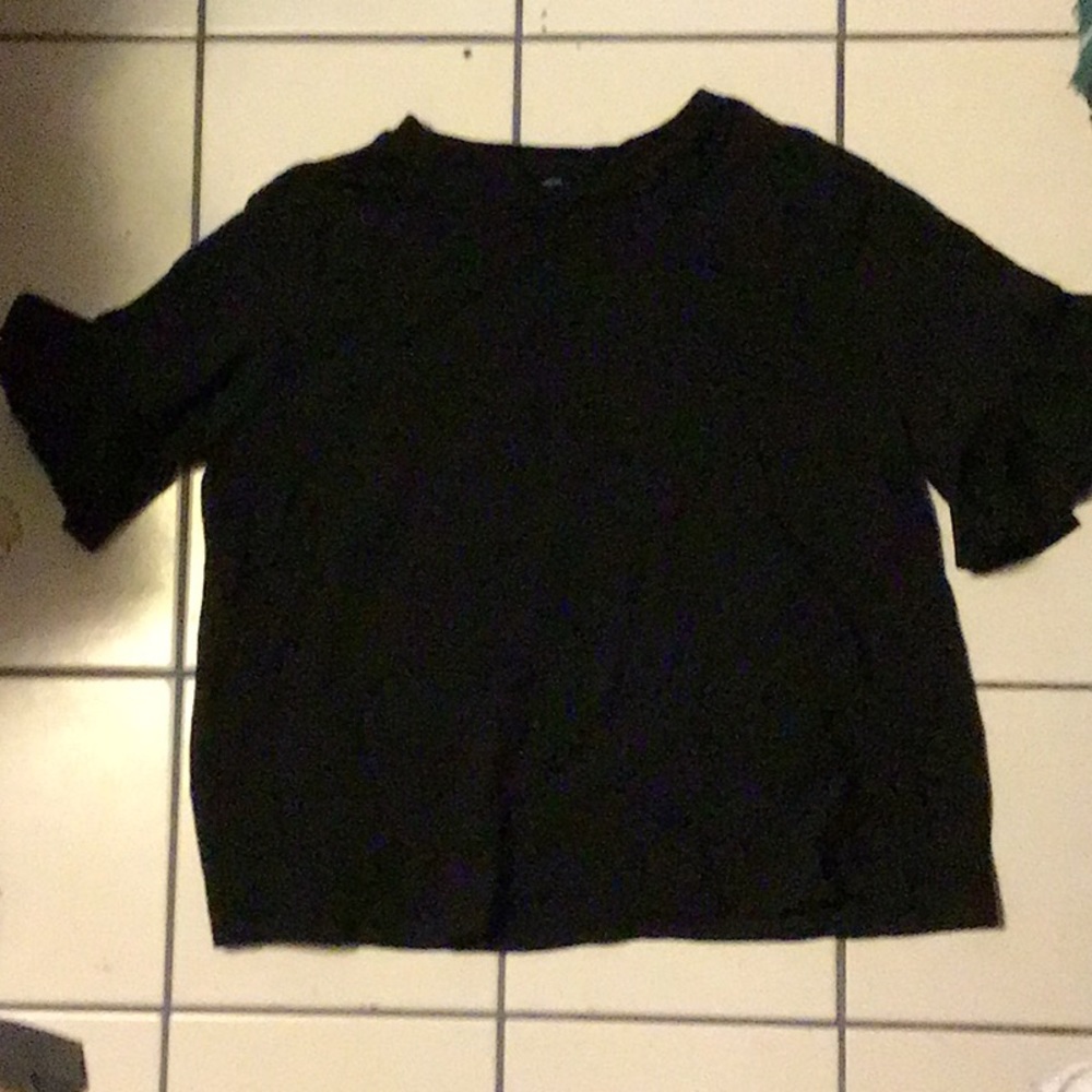 Black ruffled short sleeve tshirt